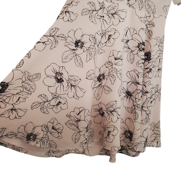 Forever 21 | Floral Short Sleeve Preppy Skater Drees Fit n Flare Lightweight - Picture 6 of 10